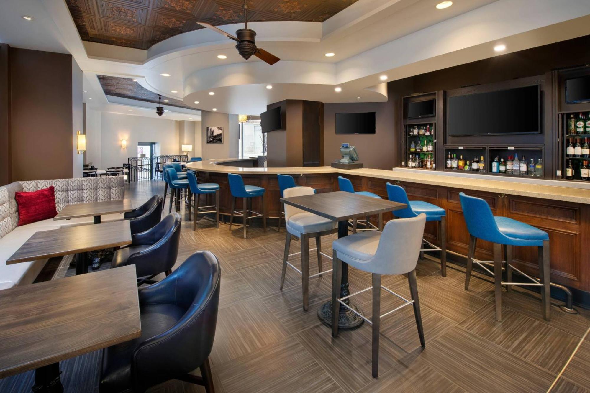 Отель Courtyard By Marriott Atlanta Downtown Экстерьер фото