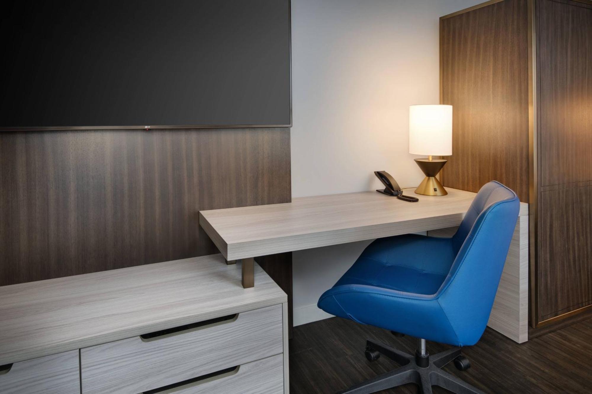 Отель Courtyard By Marriott Atlanta Downtown Экстерьер фото