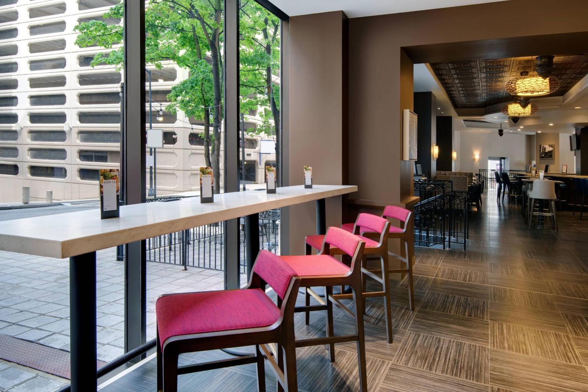 Отель Courtyard By Marriott Atlanta Downtown Экстерьер фото