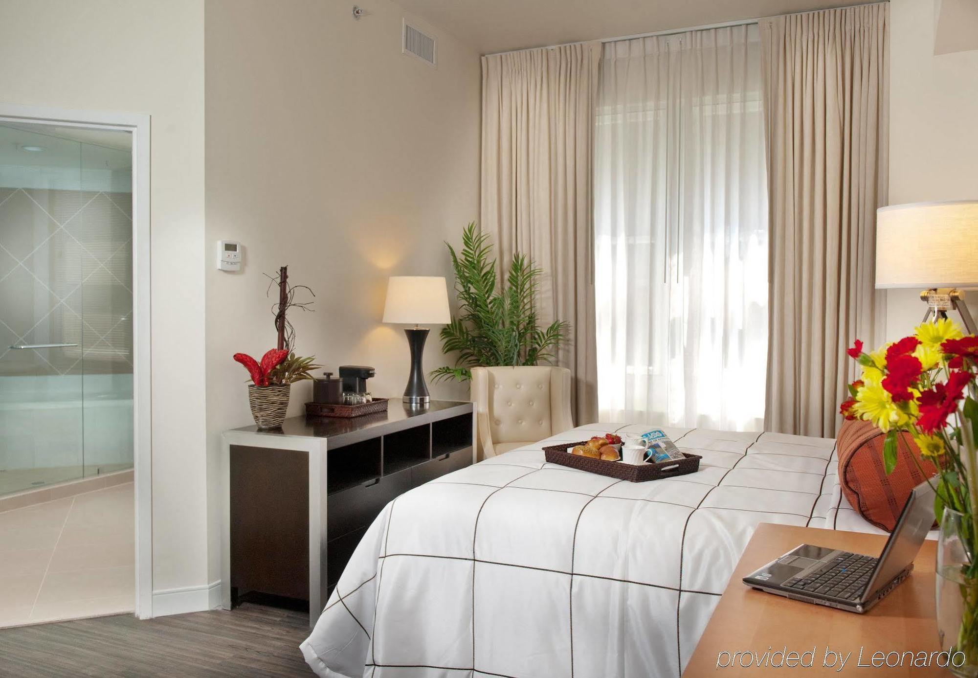Отель Courtyard By Marriott Atlanta Downtown Экстерьер фото